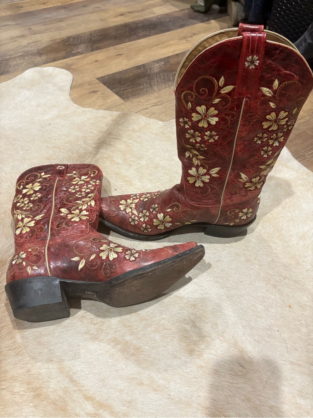 Shyanne Red Western Boots with Floral Embroidery